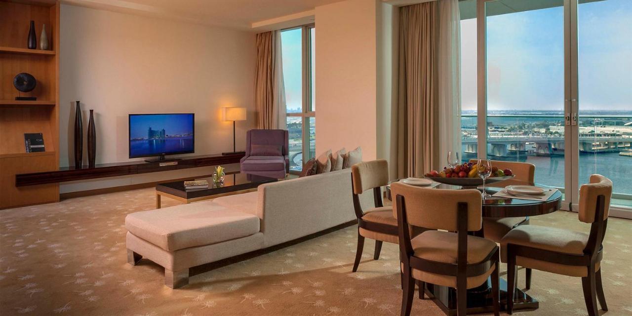 Intercontinental Residence Suites Dubai Festival City By Ihg Eksteriør billede A suite at the Jumeirah Emirates Towers Hotel