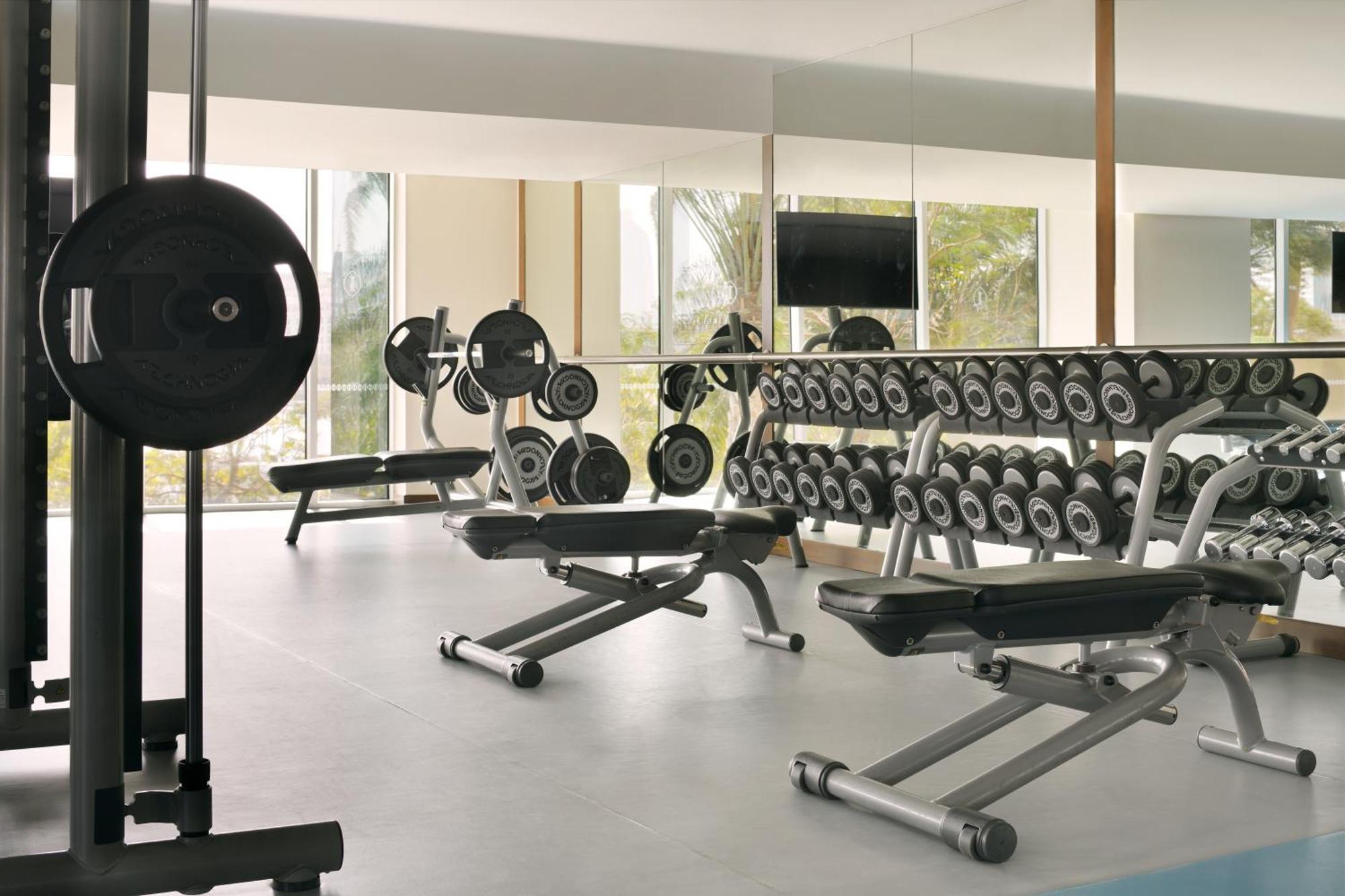 Intercontinental Residence Suites Dubai Festival City By Ihg Eksteriør billede A typical gym