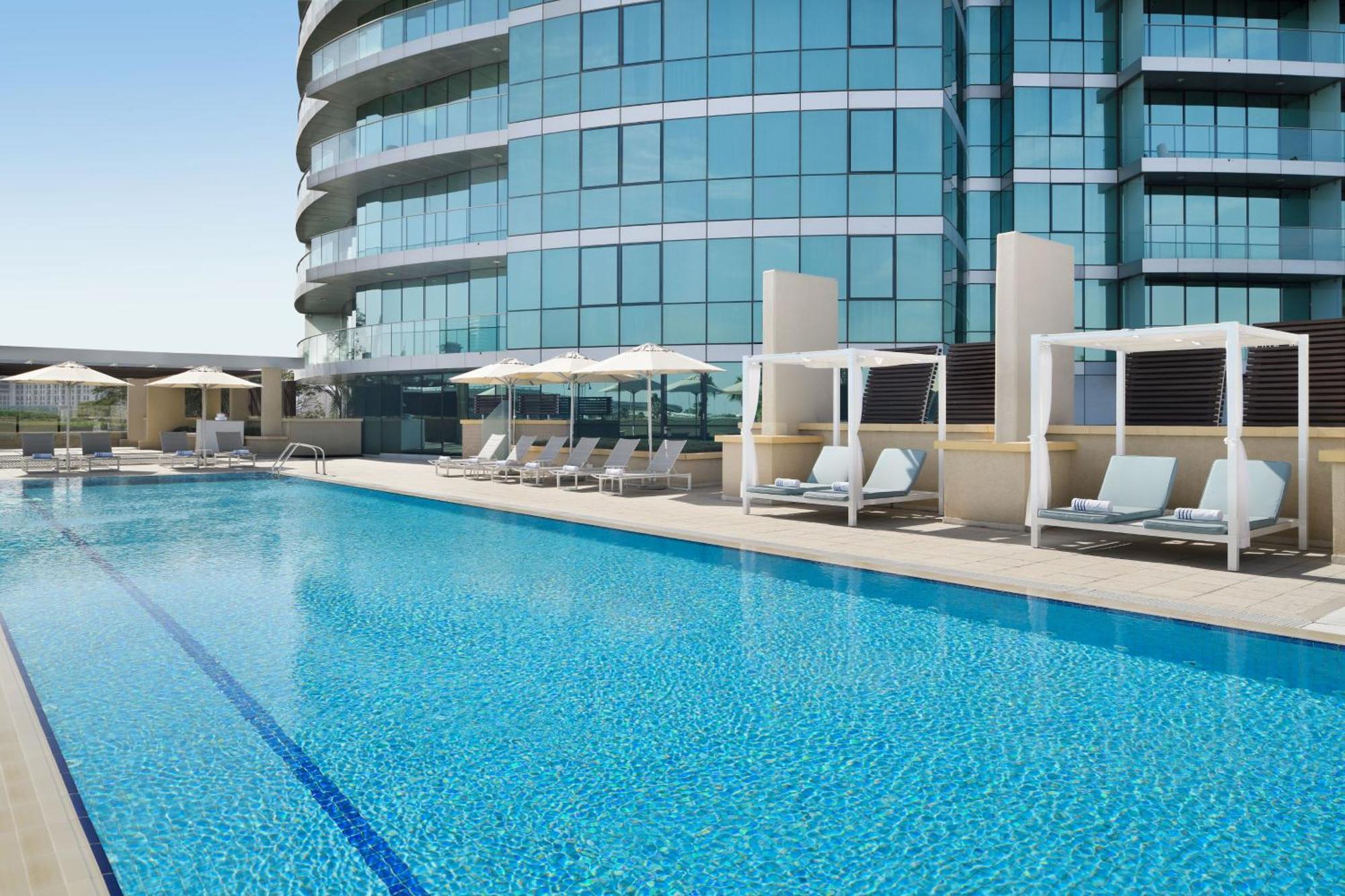 Intercontinental Residence Suites Dubai Festival City By Ihg Eksteriør billede The swimming pool at the hotel