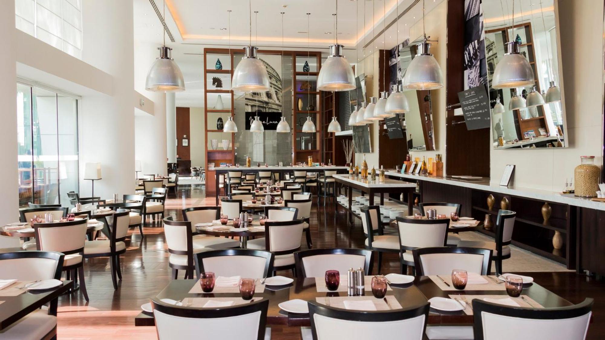 Intercontinental Residence Suites Dubai Festival City By Ihg Eksteriør billede The interior of the restaurant