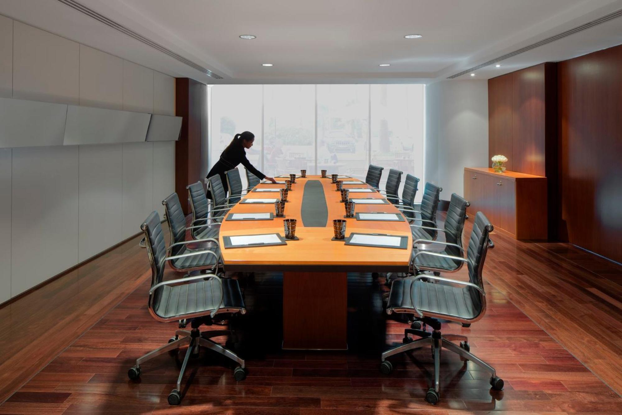 Intercontinental Residence Suites Dubai Festival City By Ihg Eksteriør billede A meeting room at a hotel