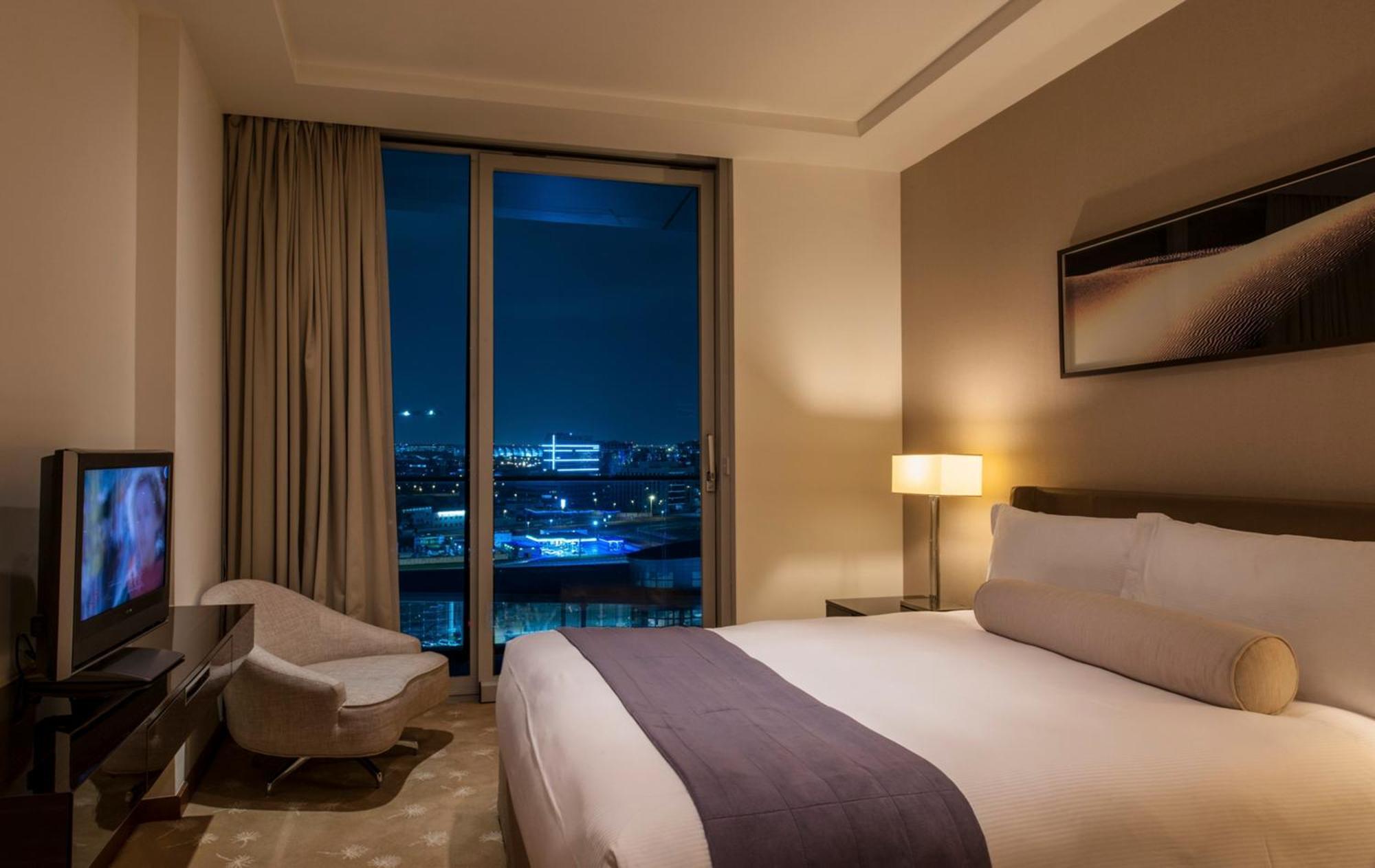 Intercontinental Residence Suites Dubai Festival City By Ihg Eksteriør billede A bedroom at the hotel