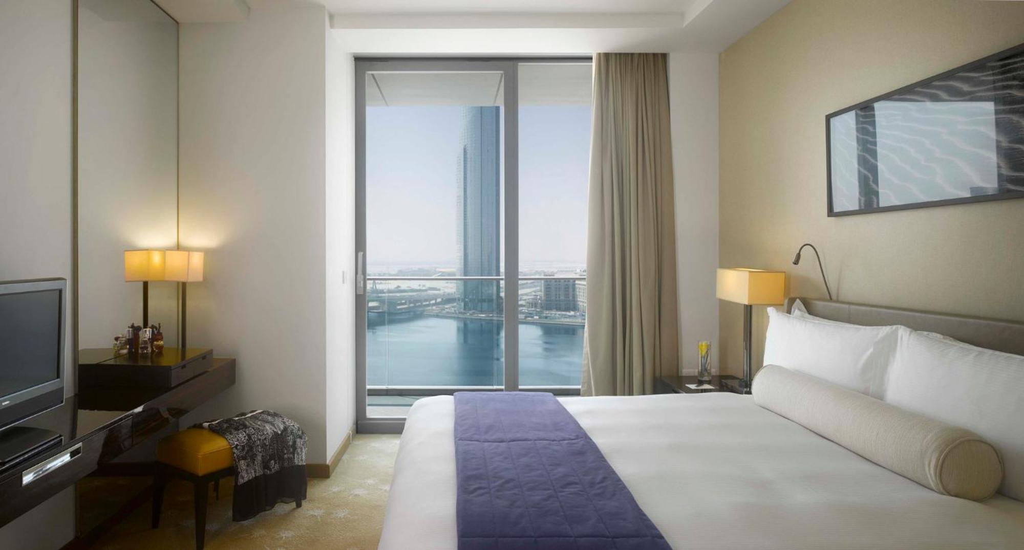 Intercontinental Residence Suites Dubai Festival City By Ihg Eksteriør billede A bedroom at the Address Downtown Hotel