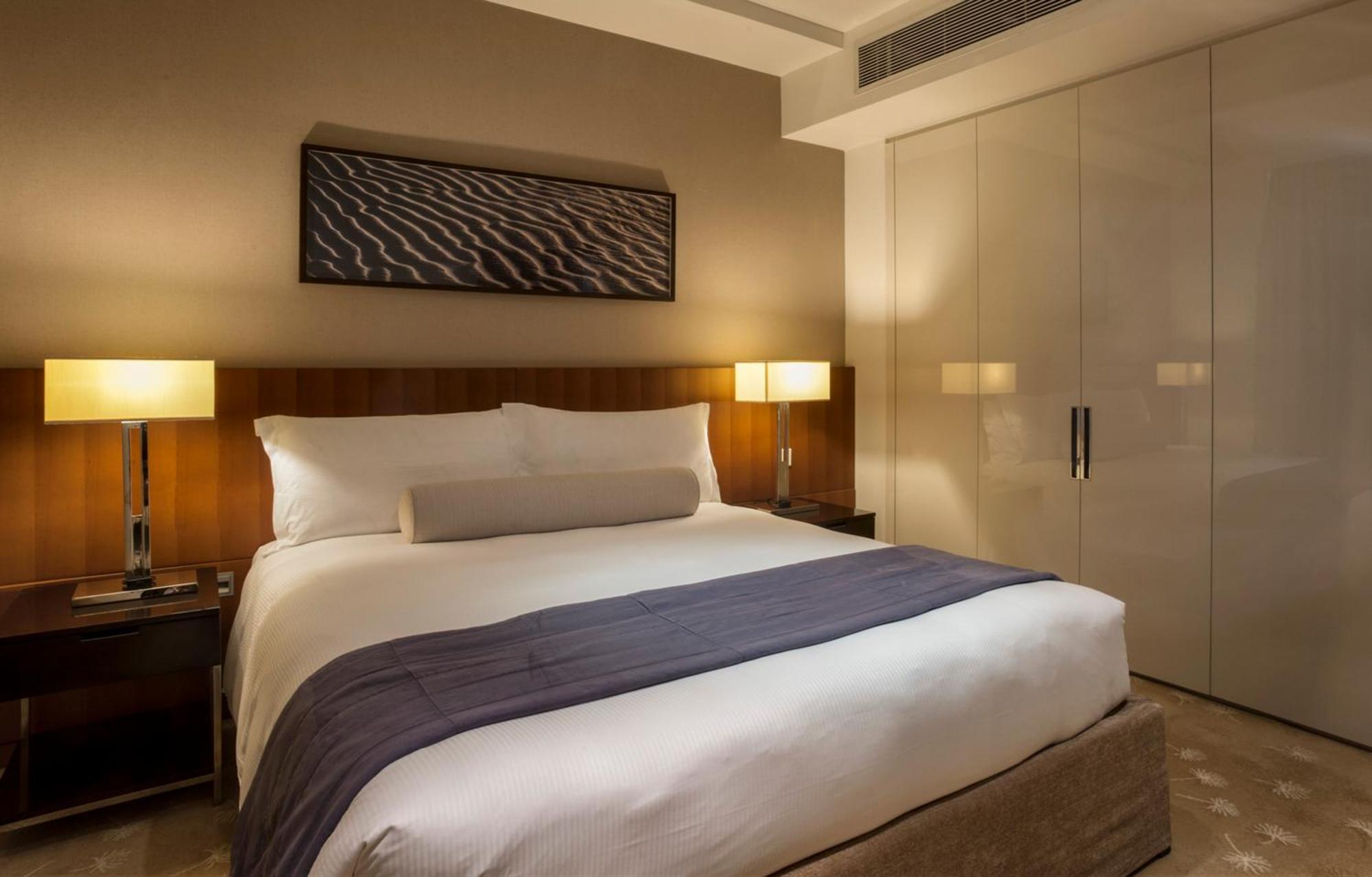 Intercontinental Residence Suites Dubai Festival City By Ihg Eksteriør billede A bedroom at the hotel