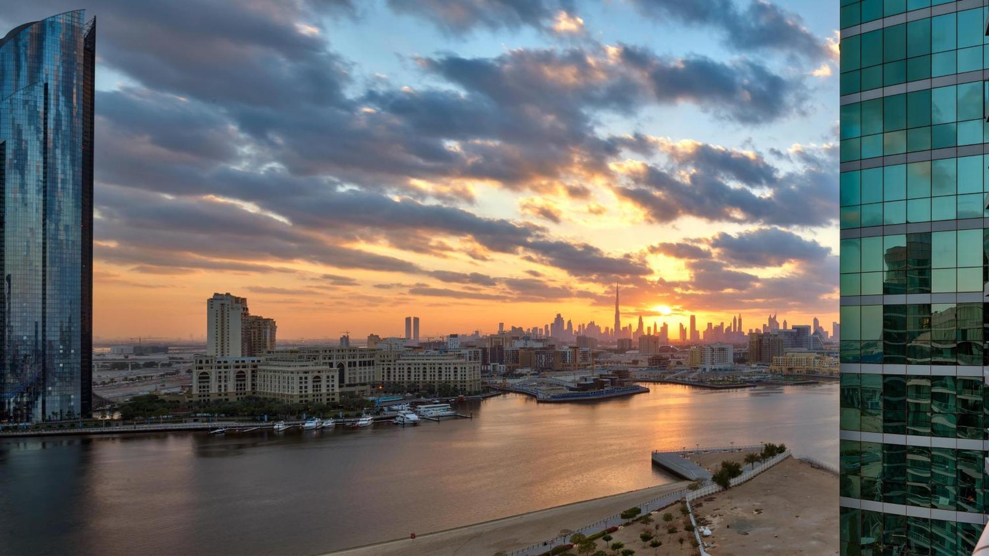 Intercontinental Residence Suites Dubai Festival City By Ihg Eksteriør billede View of the Hudson River from the building